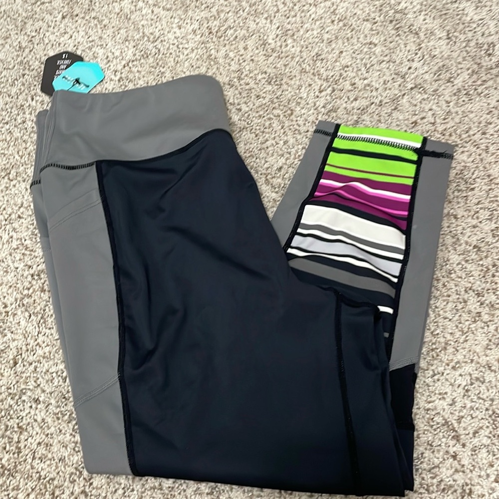 NWT LULAROE Fearless Capri size 1X